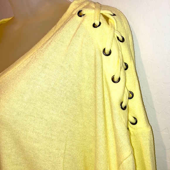 The Sweatshirt Project 2X Yellow lace-up shoulder - Picture 4 of 10